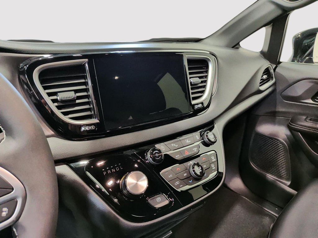 2026 Chrysler Grand Caravan SXT in Saint-Hyacinthe, Quebec - 16 - w1024h768px