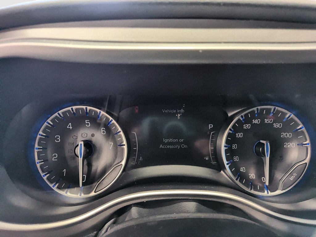 2027 Chrysler Grand Caravan SXT in Saint-Hyacinthe, Quebec - 12 - w1024h768px