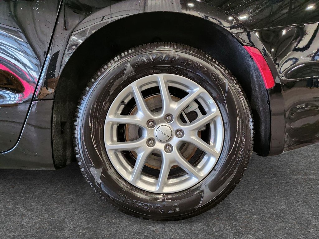 2027 Chrysler Grand Caravan SXT in Saint-Hyacinthe, Quebec - 7 - w1024h768px