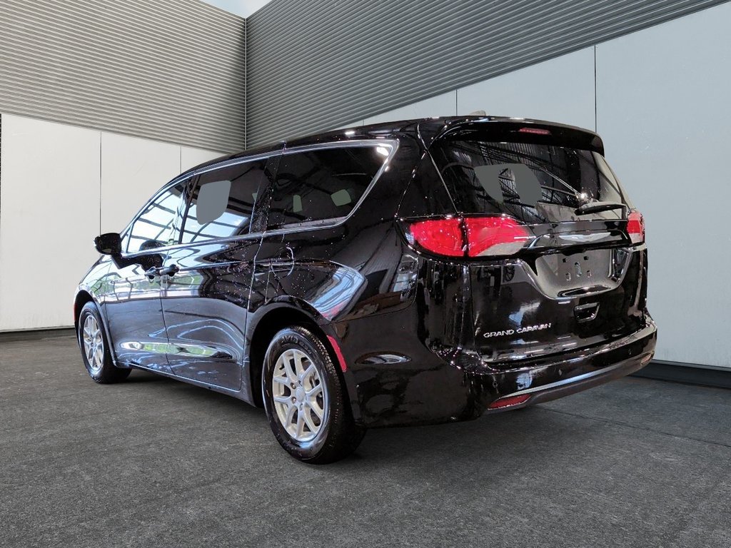 2027 Chrysler Grand Caravan SXT in Saint-Hyacinthe, Quebec - 4 - w1024h768px