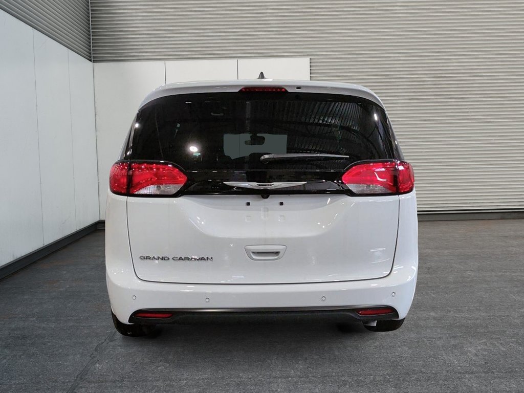 2027 Chrysler Grand Caravan SXT in Saint-Hyacinthe, Quebec - 3 - w1024h768px