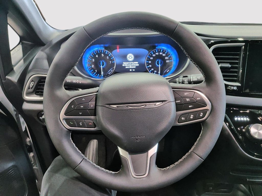 2027 Chrysler Grand Caravan SXT in Saint-Hyacinthe, Quebec - 11 - w1024h768px