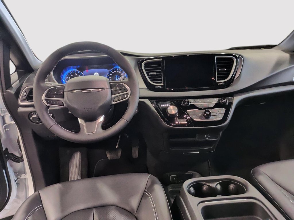 2027 Chrysler Grand Caravan SXT in Saint-Hyacinthe, Quebec - 9 - w1024h768px