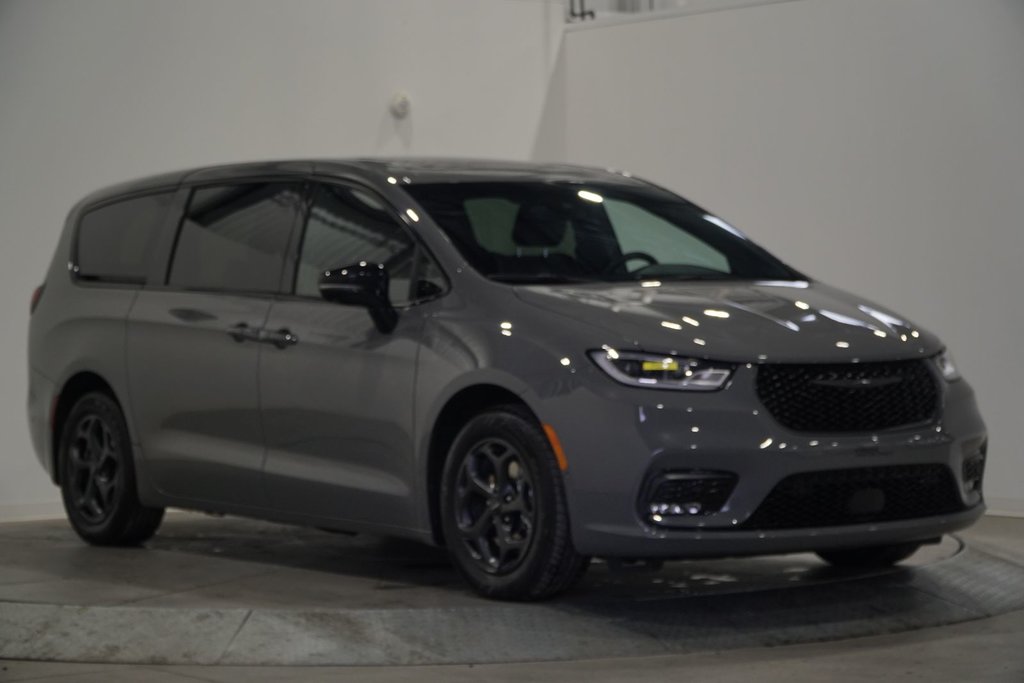 2023  Pacifica Hybrid Limited in Saint-Hyacinthe, Quebec - 3 - w1024h768px