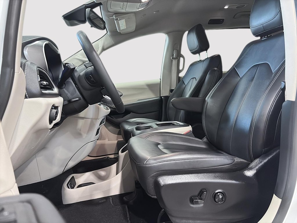 2024 Chrysler Pacifica Touring-L-7