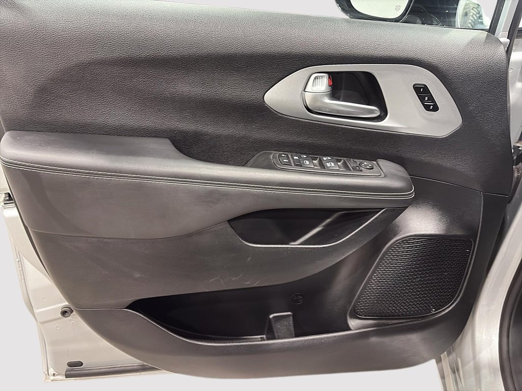 Chrysler Pacifica Touring-L Apparence S 2024 à Saint-Hyacinthe, Québec - 10 - w1024h768px