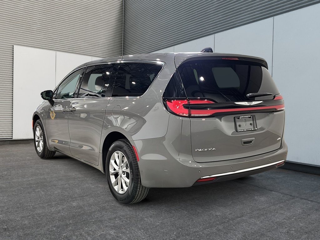 2025 Chrysler Pacifica SELECT AWD in Saint-Hyacinthe, Quebec - 4 - w1024h768px