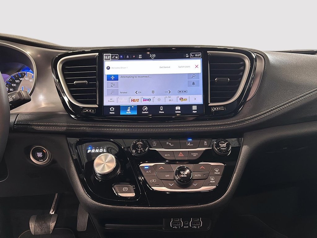 2025 Chrysler Pacifica SELECT AWD in Saint-Hyacinthe, Quebec - 11 - w1024h768px