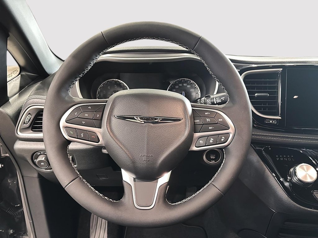 2025 Chrysler Pacifica SELECT AWD in Saint-Hyacinthe, Quebec - 9 - w1024h768px