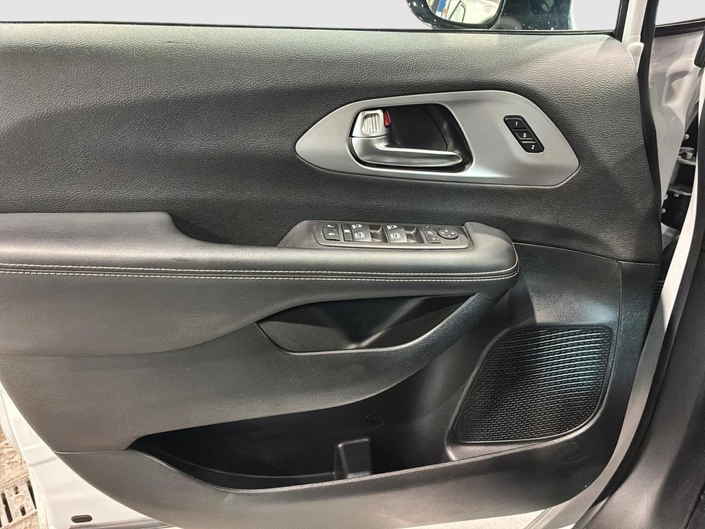 Chrysler Pacifica Limited 2025 à Saint-Hyacinthe, Québec - 10 - w1024h768px
