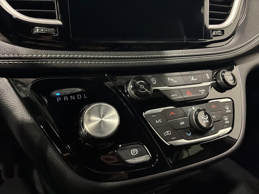 Chrysler Pacifica SELECT AWD 2026 à Saint-Hyacinthe, Québec - 13 - w1024h768px