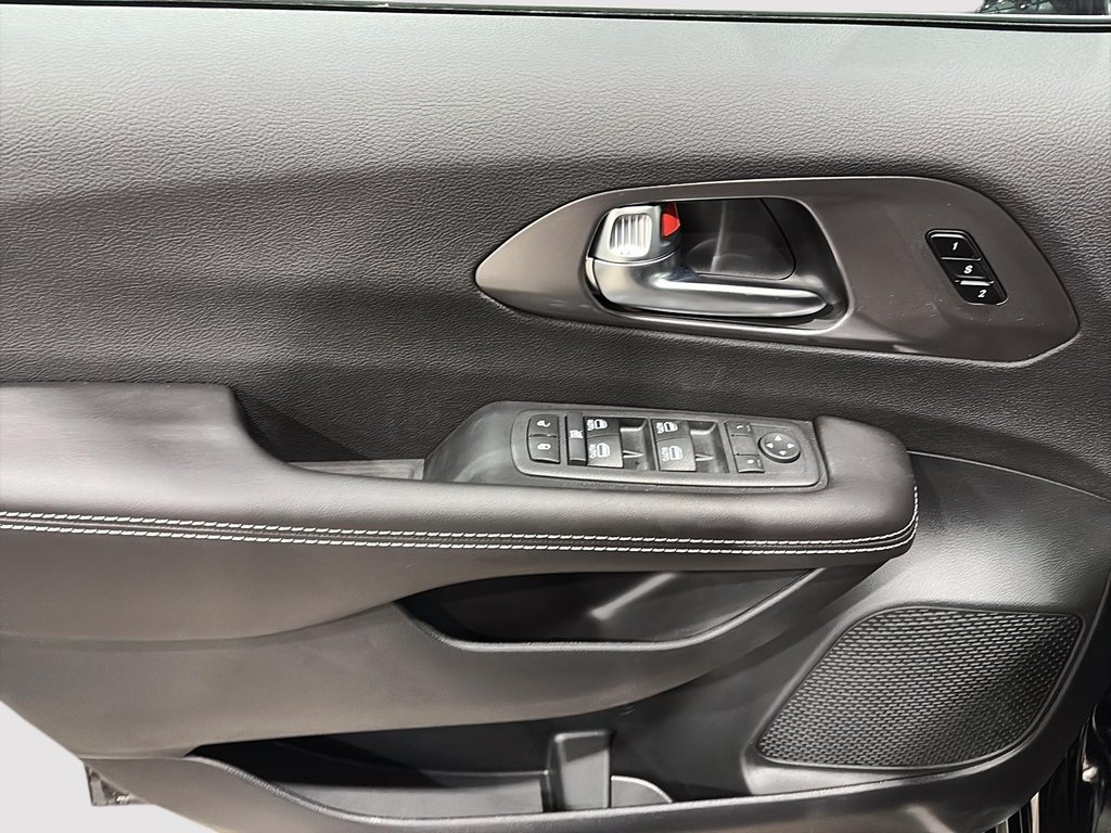 Chrysler Pacifica SELECT AWD 2026 à Saint-Hyacinthe, Québec - 10 - w1024h768px