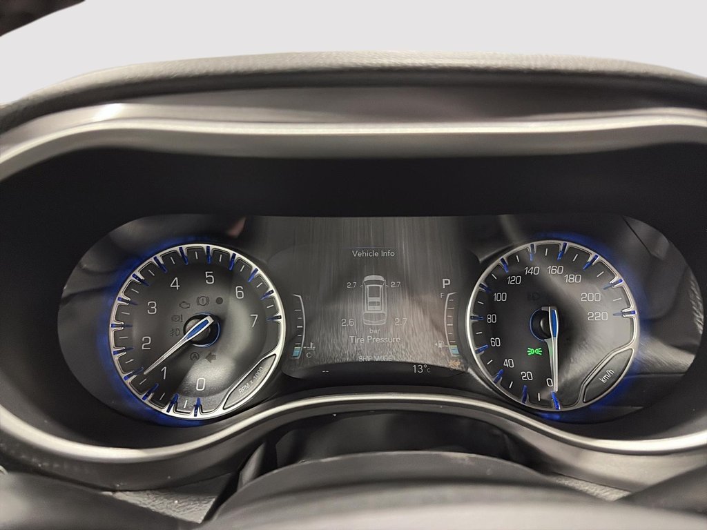 Chrysler Pacifica SELECT AWD 2026 à Saint-Hyacinthe, Québec - 12 - w1024h768px