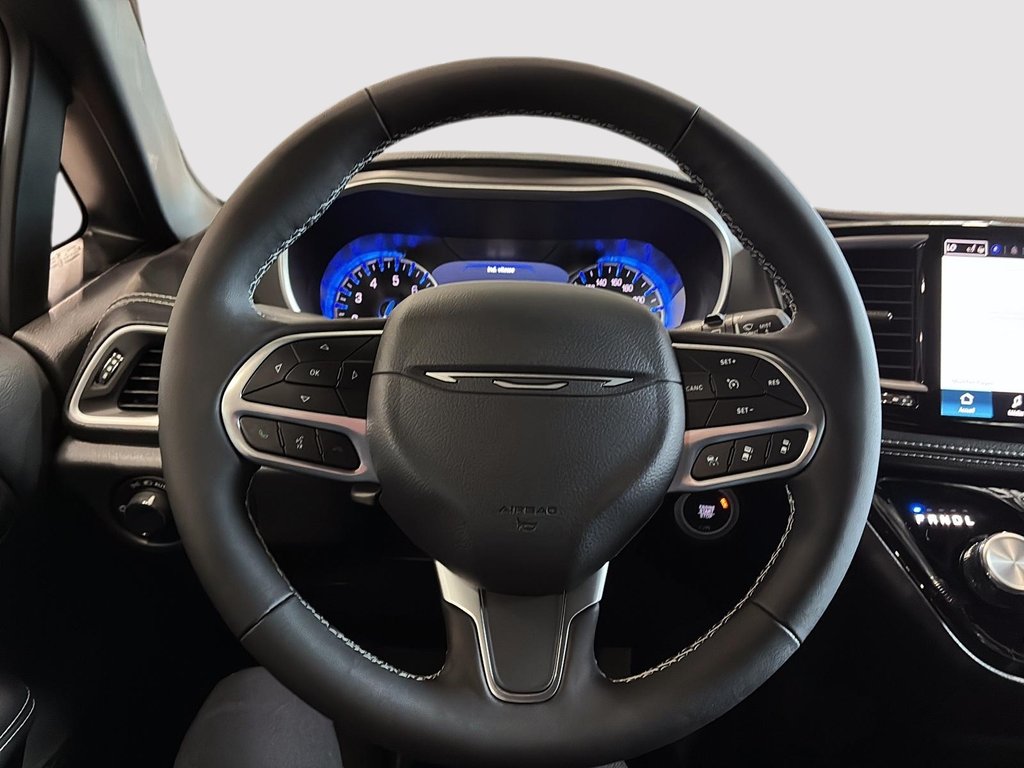 2027 Chrysler Pacifica SELECT in Saint-Hyacinthe, Quebec - 12 - w1024h768px
