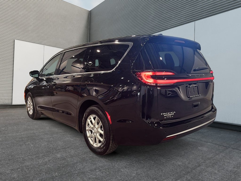 2027 Chrysler Pacifica SELECT in Saint-Hyacinthe, Quebec - 4 - w1024h768px