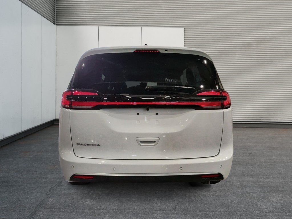 2027 Chrysler Pacifica SELECT in Saint-Hyacinthe, Quebec - 3 - w1024h768px