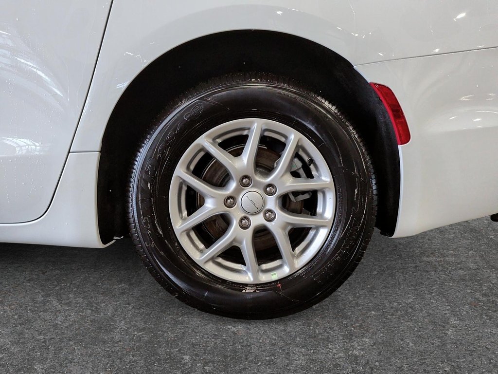2027 Chrysler Pacifica SELECT in Saint-Hyacinthe, Quebec - 7 - w1024h768px