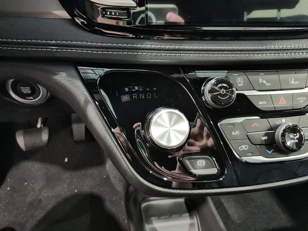 2027 Chrysler Pacifica SELECT in Saint-Hyacinthe, Quebec - 13 - w1024h768px
