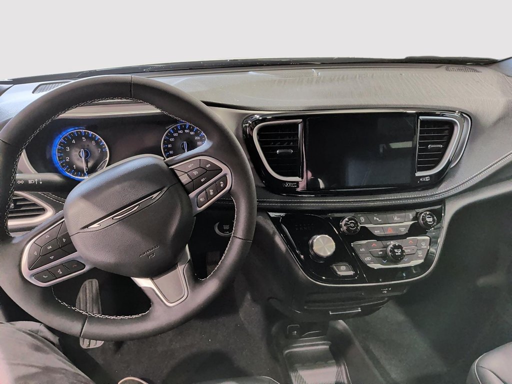 2027 Chrysler Pacifica SELECT in Saint-Hyacinthe, Quebec - 9 - w1024h768px