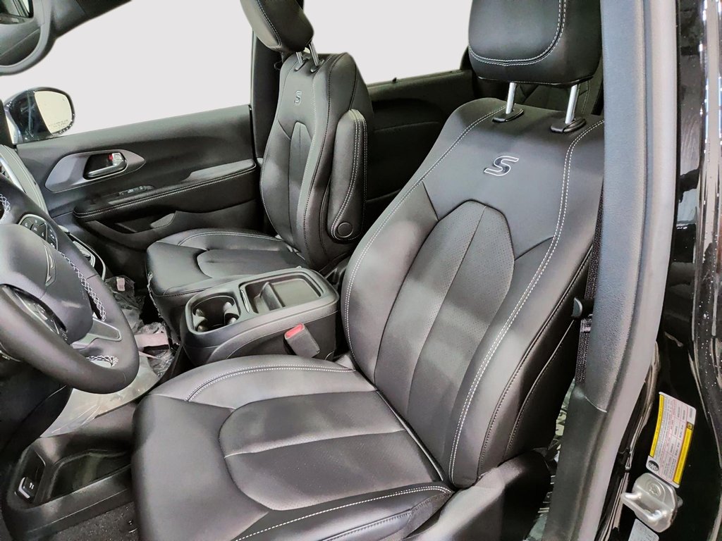 2027 Chrysler Pacifica SELECT in Saint-Hyacinthe, Quebec - 8 - w1024h768px