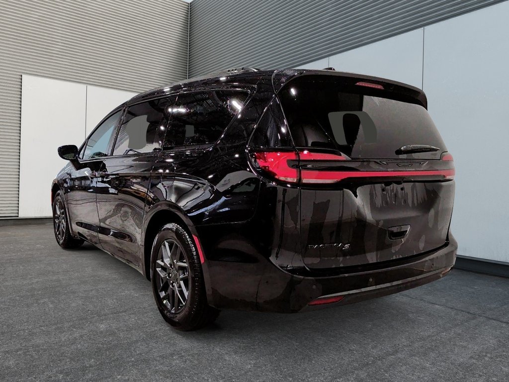 2027 Chrysler Pacifica SELECT in Saint-Hyacinthe, Quebec - 4 - w1024h768px