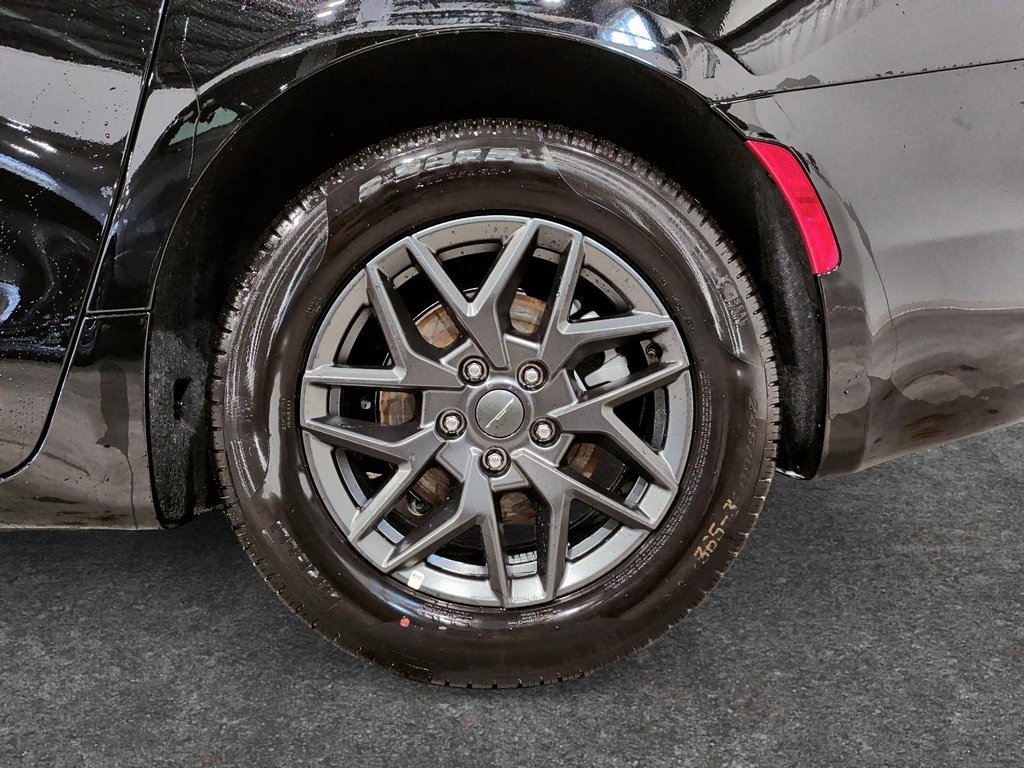 2027 Chrysler Pacifica SELECT in Saint-Hyacinthe, Quebec - 7 - w1024h768px