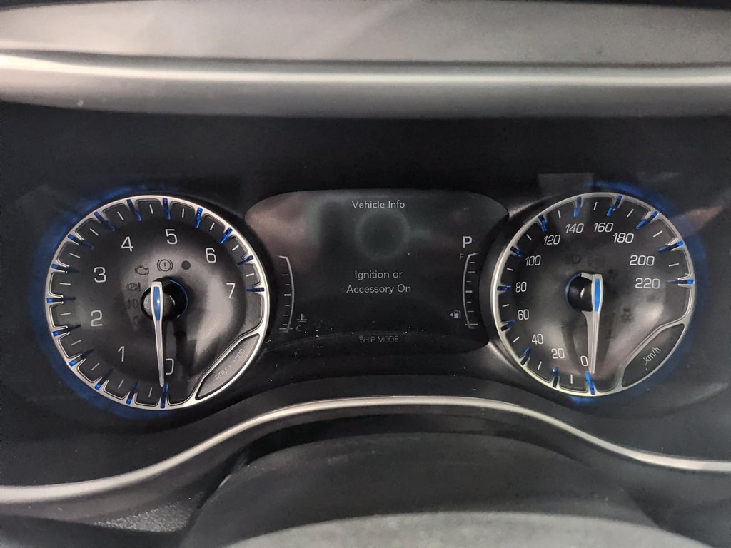 2027 Chrysler Pacifica SELECT in Saint-Hyacinthe, Quebec - 12 - w1024h768px