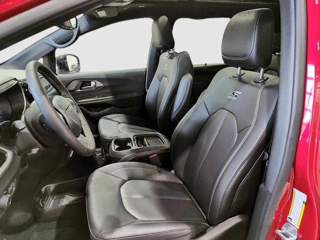 2027 Chrysler Pacifica SELECT in Saint-Hyacinthe, Quebec - 8 - w1024h768px