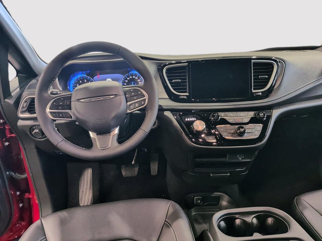 2027 Chrysler Pacifica SELECT in Saint-Hyacinthe, Quebec - 9 - w1024h768px