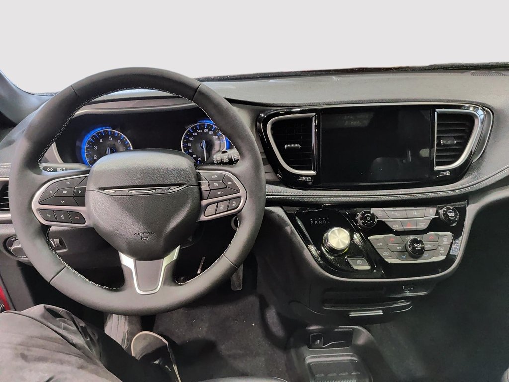2027 Chrysler Pacifica SELECT in Saint-Hyacinthe, Quebec - 9 - w1024h768px