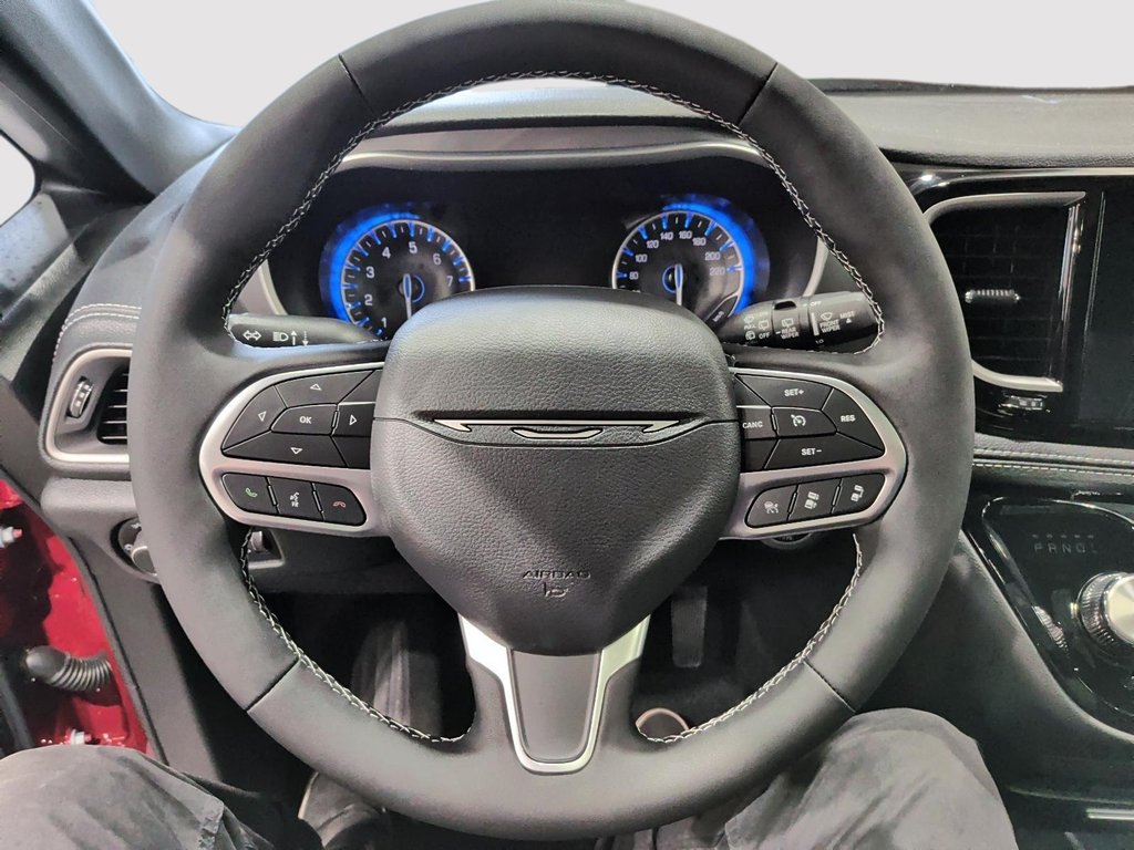 2027 Chrysler Pacifica SELECT in Saint-Hyacinthe, Quebec - 11 - w1024h768px