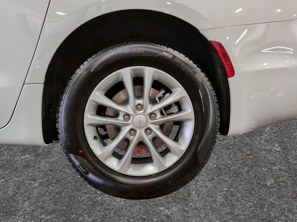 2027 Chrysler Pacifica SELECT AWD in Saint-Hyacinthe, Quebec - 7 - w1024h768px