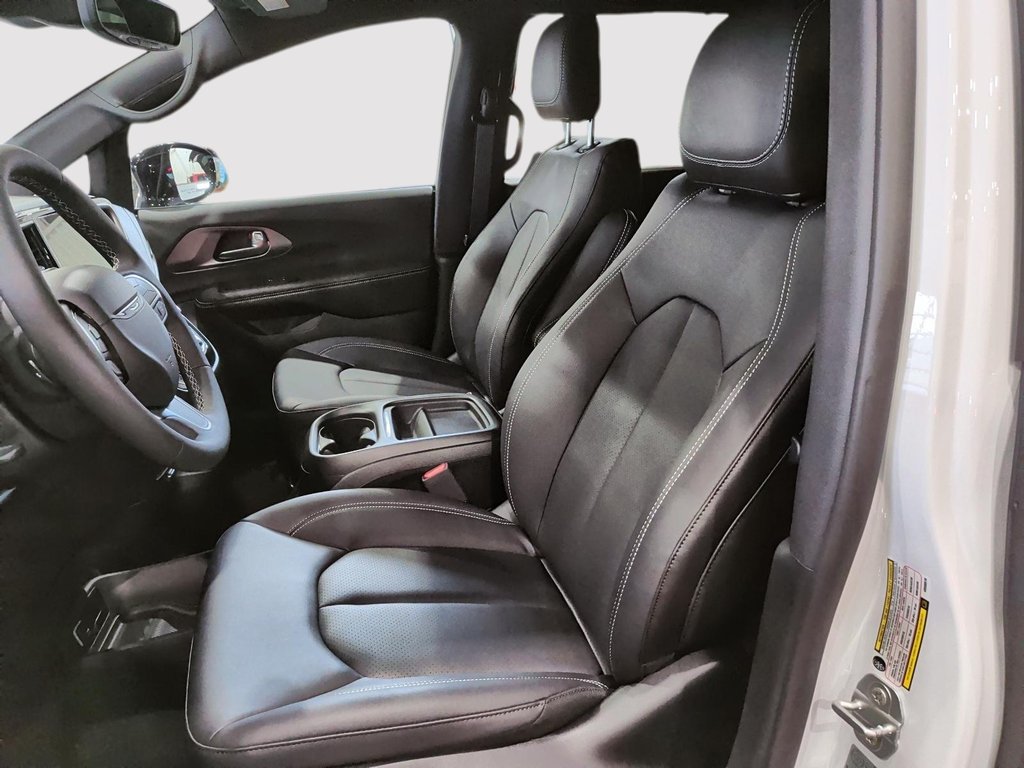 2027 Chrysler Pacifica SELECT AWD in Saint-Hyacinthe, Quebec - 8 - w1024h768px