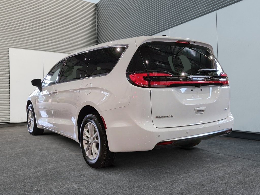 2027 Chrysler Pacifica SELECT AWD in Saint-Hyacinthe, Quebec - 4 - w1024h768px