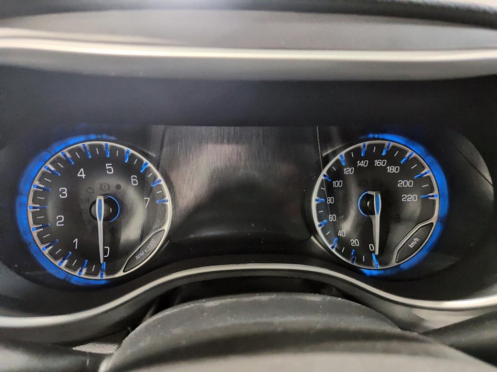 2027 Chrysler Pacifica SELECT AWD in Saint-Hyacinthe, Quebec - 12 - w1024h768px