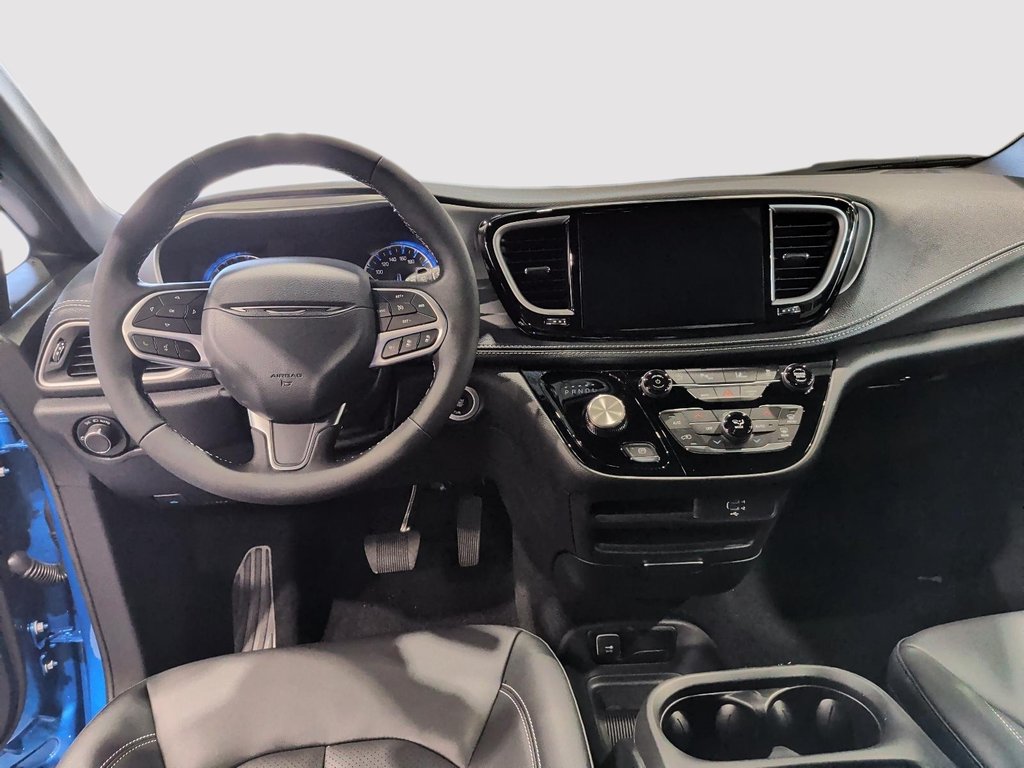 2027 Chrysler Pacifica SELECT AWD in Saint-Hyacinthe, Quebec - 9 - w1024h768px