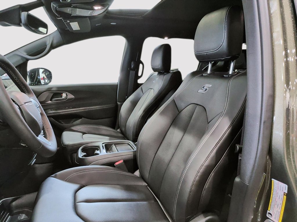 2027 Chrysler Pacifica SELECT AWD in Saint-Hyacinthe, Quebec - 8 - w1024h768px