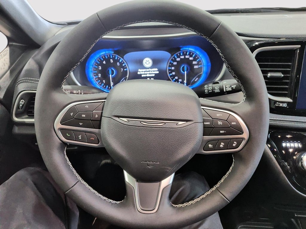 2027 Chrysler Pacifica SELECT AWD in Saint-Hyacinthe, Quebec - 11 - w1024h768px