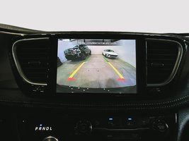 2027 Chrysler Pacifica SELECT in Saint-Hyacinthe, Quebec - 12 - w1024h768px