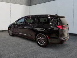 2027 Chrysler Pacifica SELECT in Saint-Hyacinthe, Quebec - 3 - w1024h768px