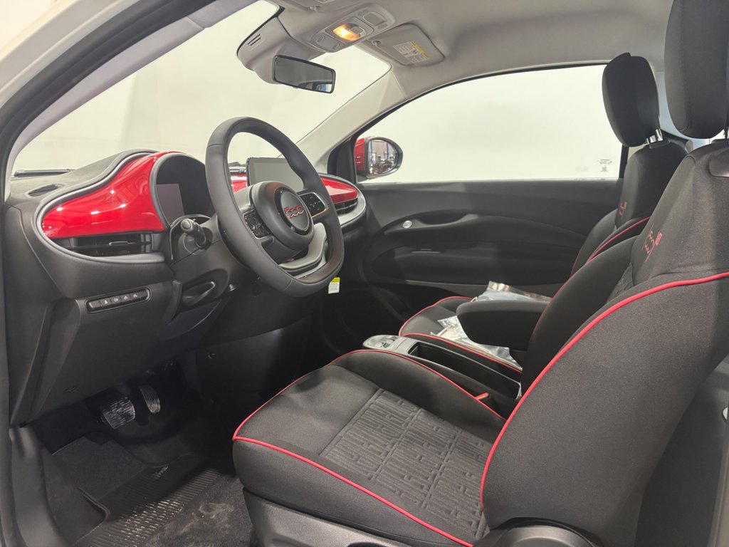 2024 Fiat 500e RED in Saint-Hyacinthe, Quebec - 13 - w1024h768px