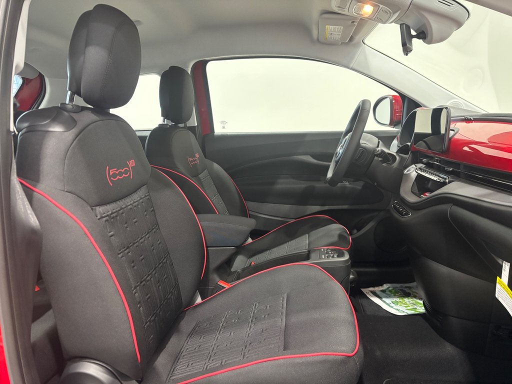 2024 Fiat 500e RED in Saint-Hyacinthe, Quebec - 9 - w1024h768px