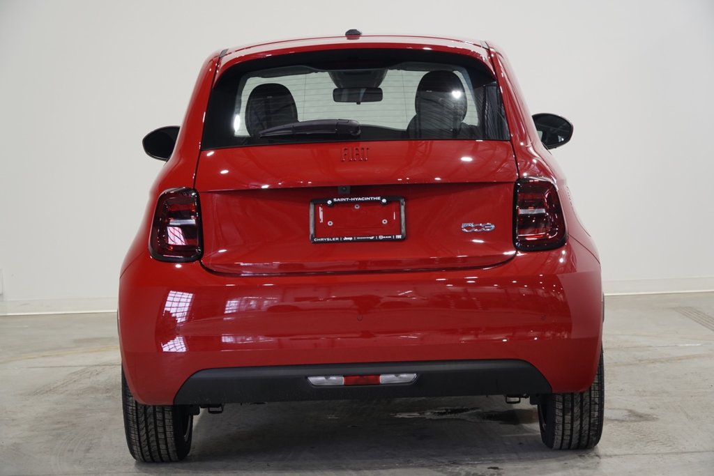 2024 Fiat 500e RED in Saint-Hyacinthe, Quebec - 5 - w1024h768px