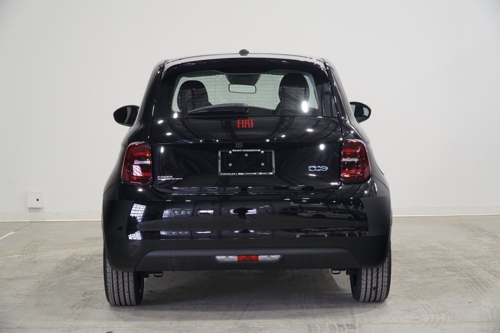 2024 Fiat 500e RED in Saint-Hyacinthe, Quebec - 5 - w1024h768px