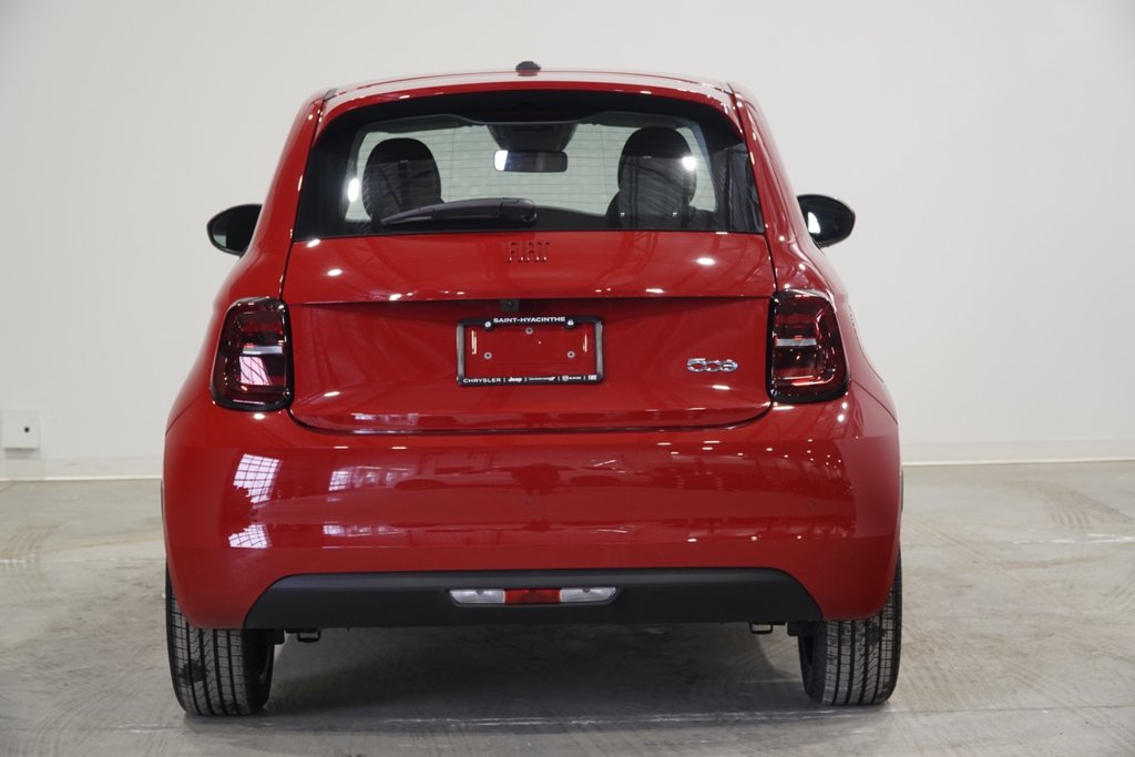 2024 Fiat 500e RED in Saint-Hyacinthe, Quebec - 5 - w1024h768px