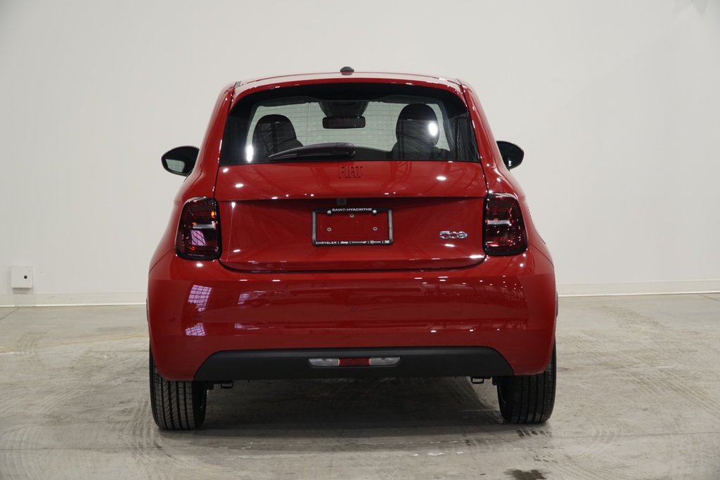 2024 Fiat 500e RED in Saint-Hyacinthe, Quebec - 5 - w1024h768px