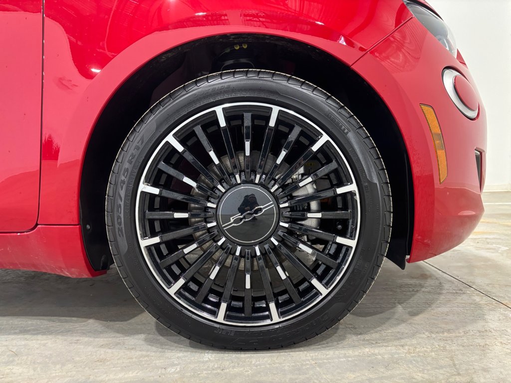 2024 Fiat 500e (RED) Edition in Saint-Hyacinthe, Quebec - 8 - w1024h768px
