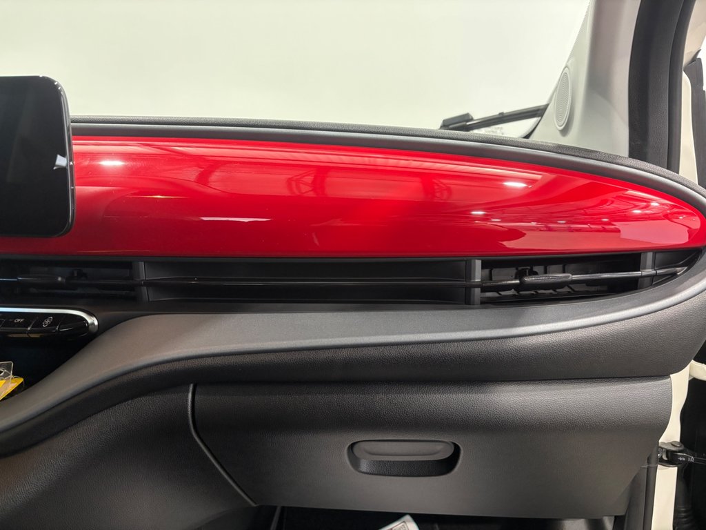 2024 Fiat 500e (RED) Edition in Saint-Hyacinthe, Quebec - 10 - w1024h768px