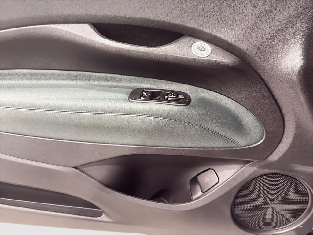 Fiat 500e GIORGIO ARMANI 2025 à Saint-Hyacinthe, Québec - 8 - w1024h768px