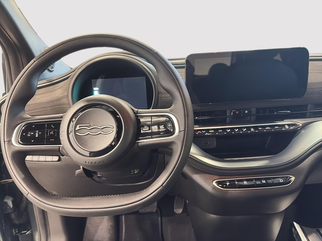 Fiat 500e GIORGIO ARMANI 2025 à Saint-Hyacinthe, Québec - 7 - w1024h768px